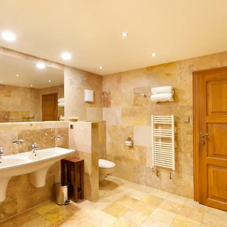 U By Bhg Hotel Praga